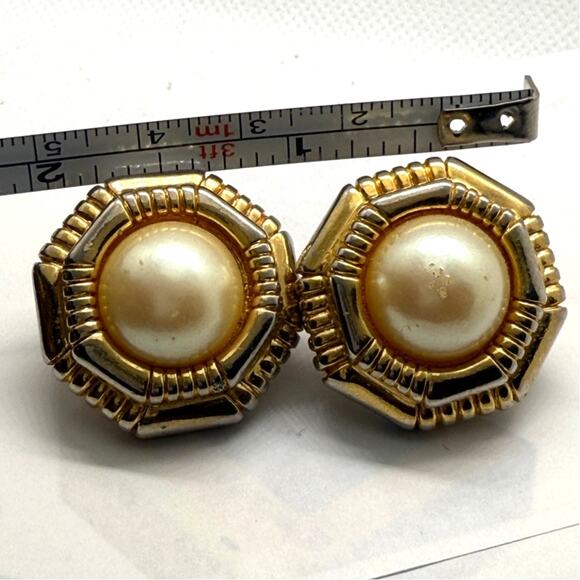 Vintage Gold Tone Octagon Pearl Clip-On Earrings 1" Retro Classic Jewelry - Picture 6 of 6